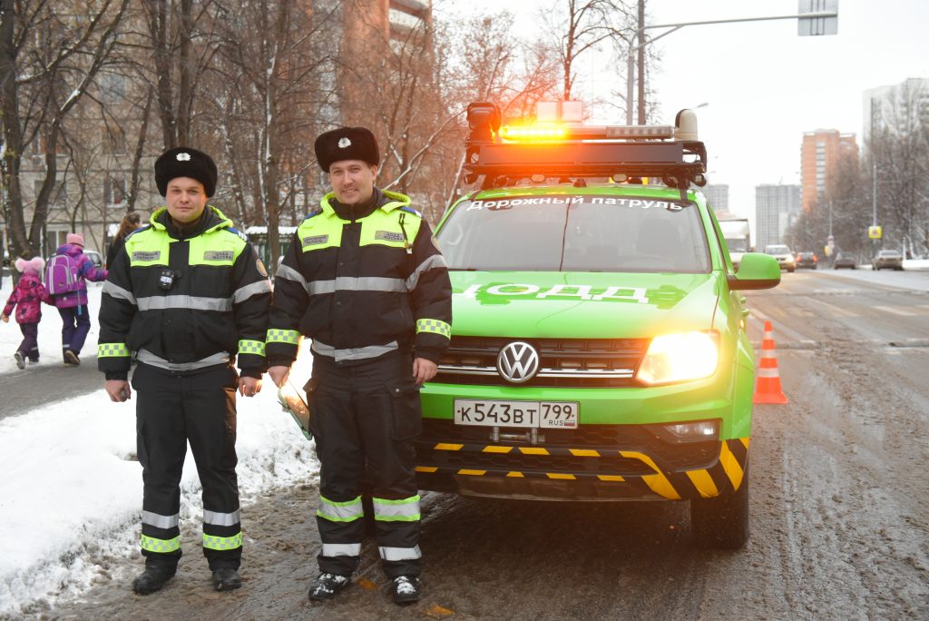 ЦОДД призвал московских водителей оставить авто в гаражах из-за снегопада