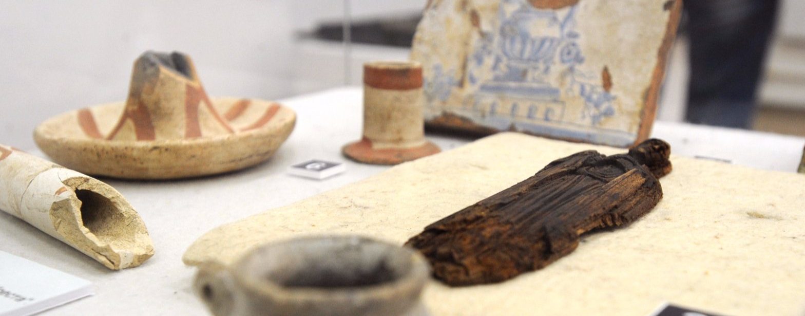 Расчистили и склеили: найденные в центре города артефакты передадут в музеи. Фото: сайт мэра Москвы