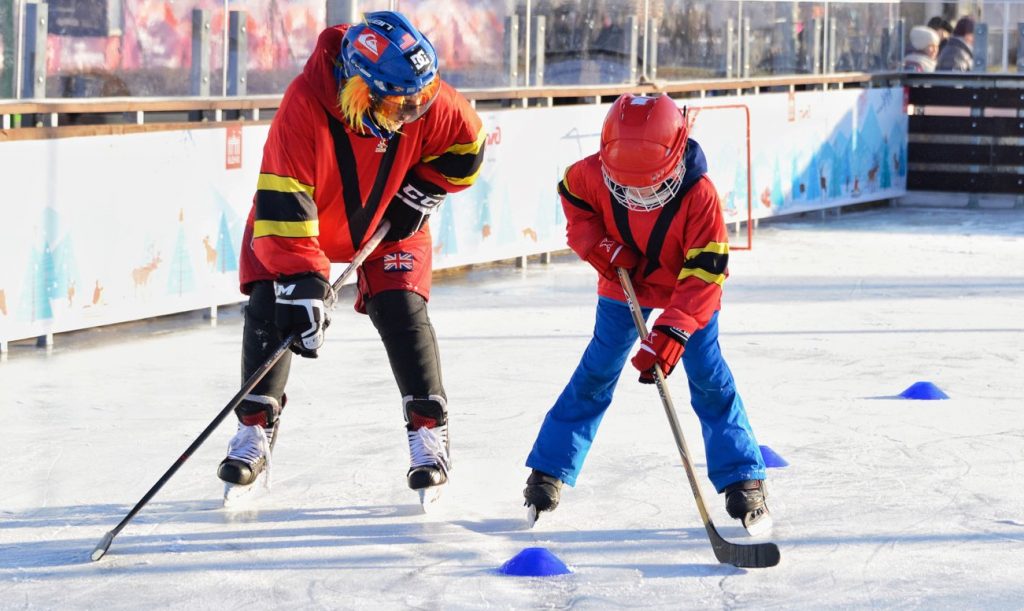 Праздник «День влюбленных в хоккей» состоялся в Парке Горького