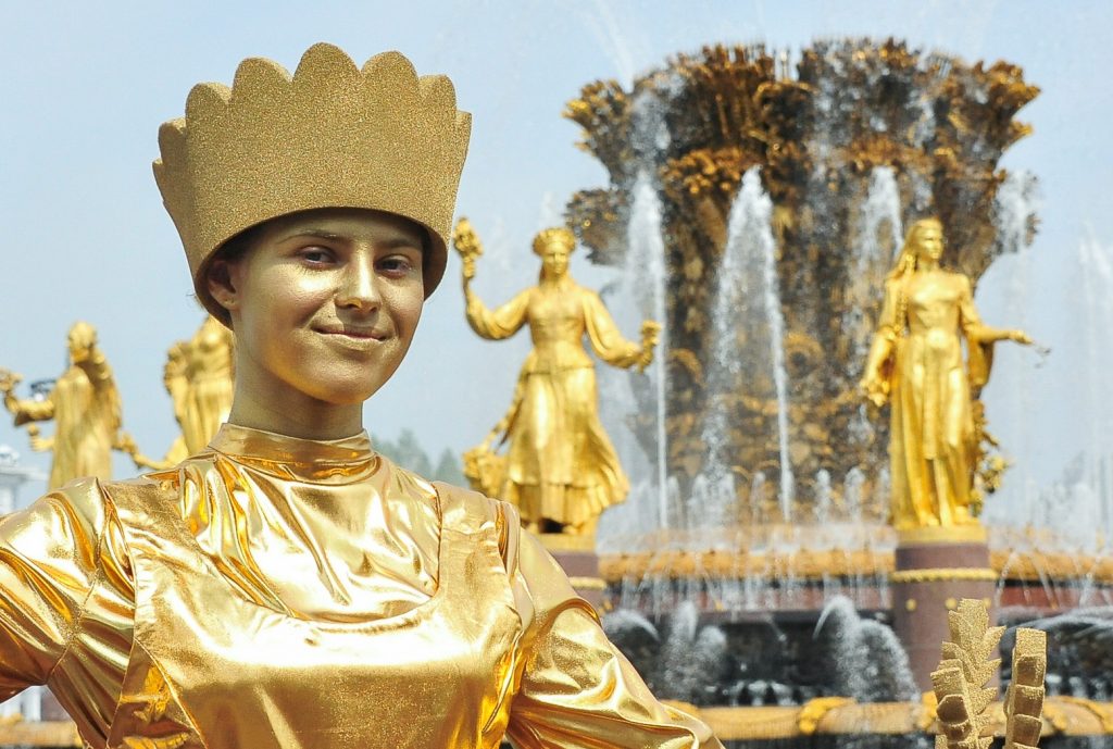 Подготовка фонтанов к запуску стартовала в Москве