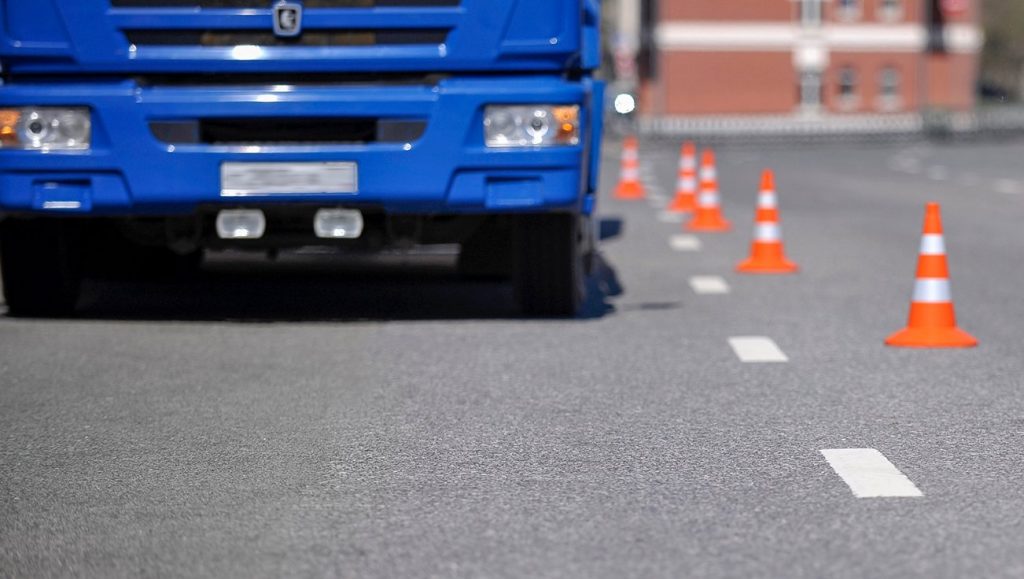 Сотрудники «Жилищника» в выходные отремонтировали дороги на 16 улицах в Замоскворечье