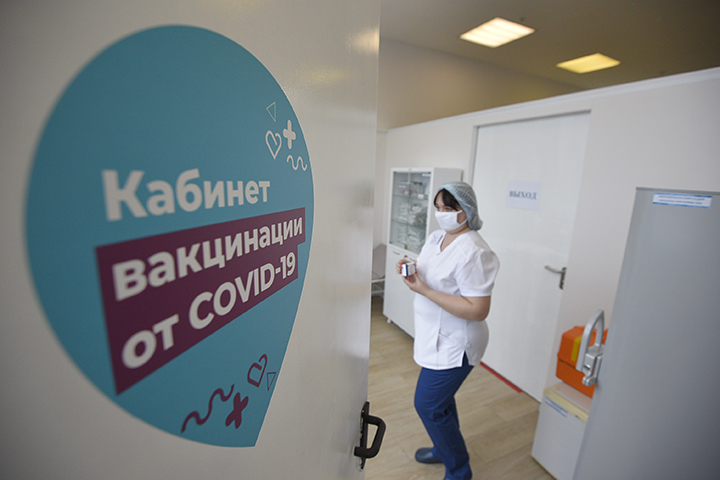Около миллиона человек привились от коронавируса в Москве