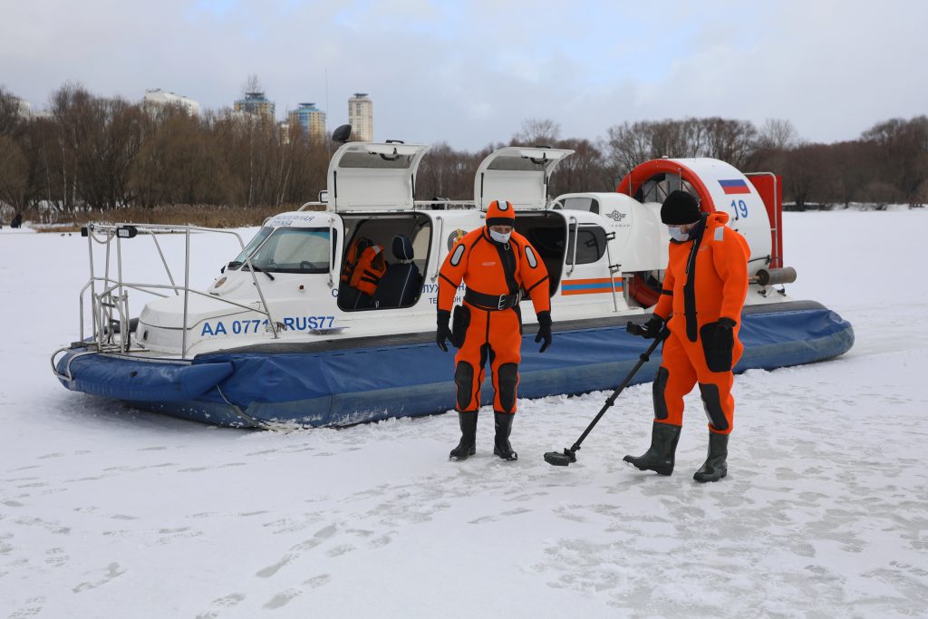 Спасатели проводят рейды и профилактические беседы на водоемах столицы