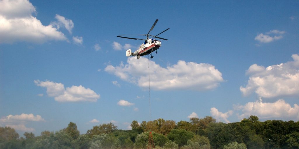 Вертолеты Московского авиацентра приступили к разведке паводковой обстановки в столице