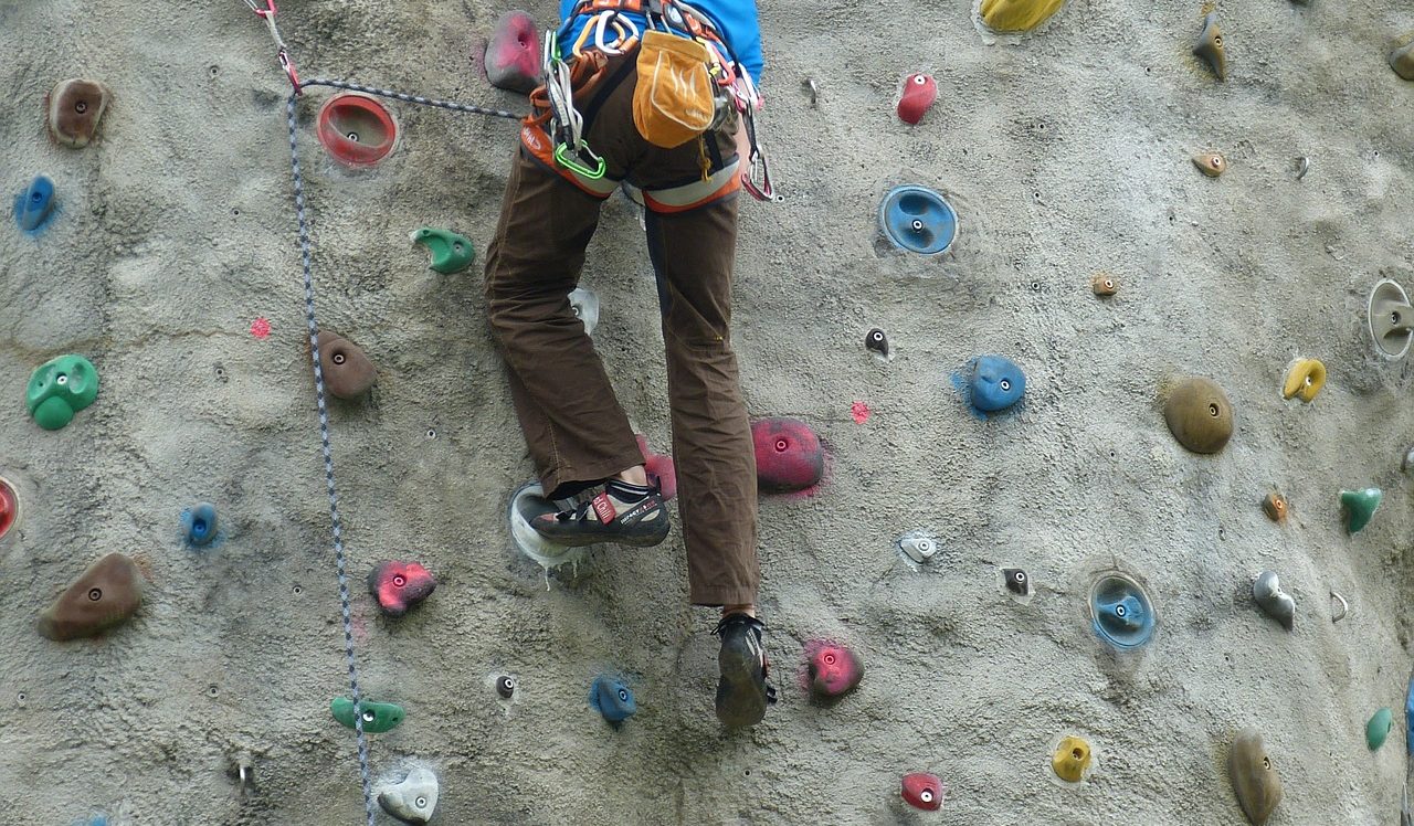 Лазание вверх с веревкой и вбок просто так: урок по скалолазанию проведут в Бауманском университете. Фото: pixabay.com
