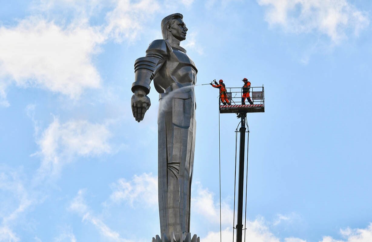 Более 1,1 тыс столичных памятников промоют до конца апреля. Фото: сайт мэра Москвы