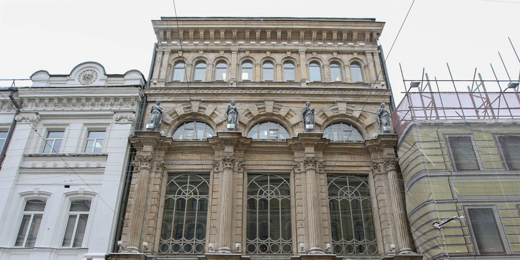 Перед реставрацией фигуры простояли на здании больше 120 лет. Фото: пресс-служба Мосгорнаследие