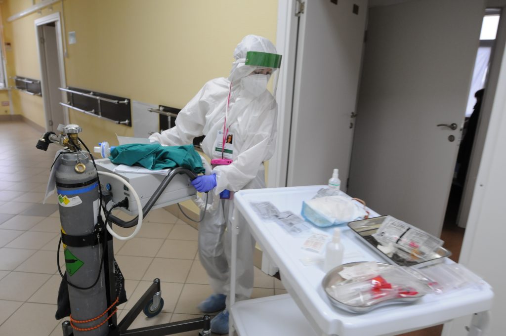 Около 2200 новых случаев коронавируса подтвердили в столице за сутки