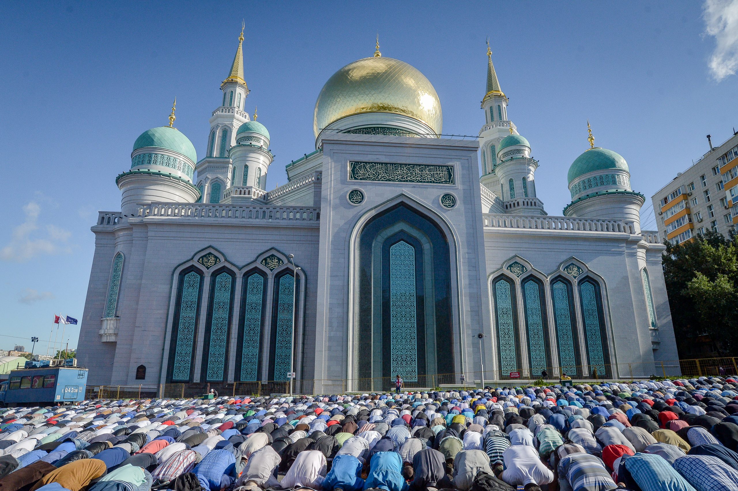 Проспект мира мечеть в Рамадан