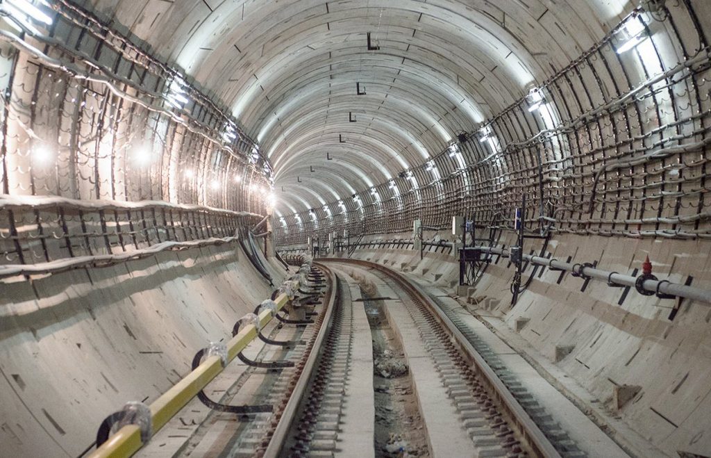 Монтаж тоннелепроходческого комплекса для первого тоннеля Рублево-Архангельской линии метро начали в Москве