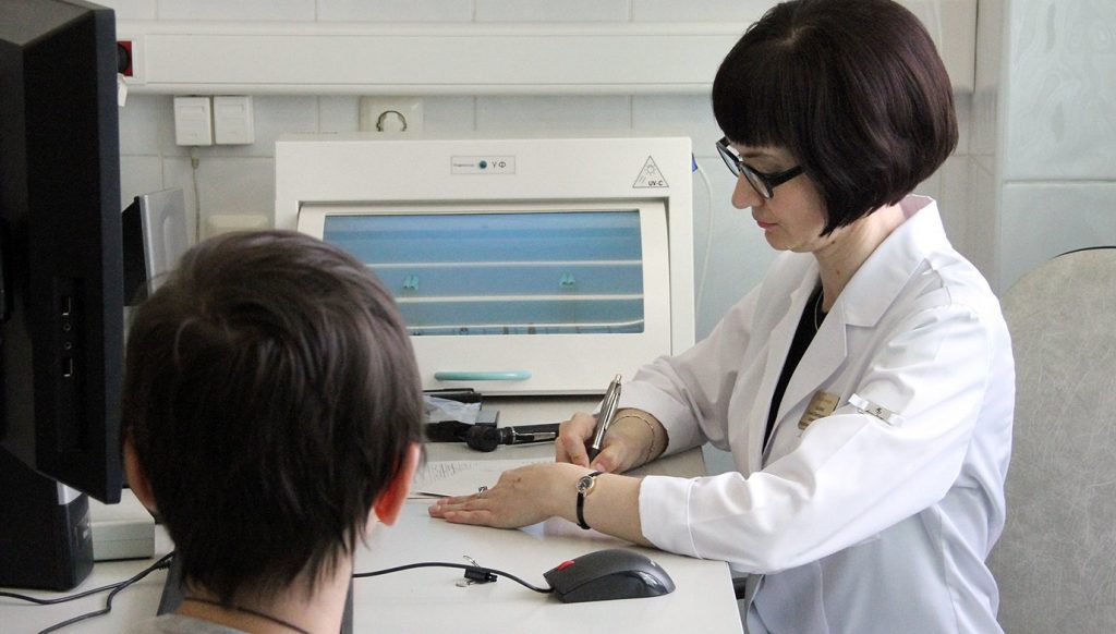 Врач-иммунолог поддержал программу поощрения вакцинации для старшего поколения. Фото: сайт мэра Москвы