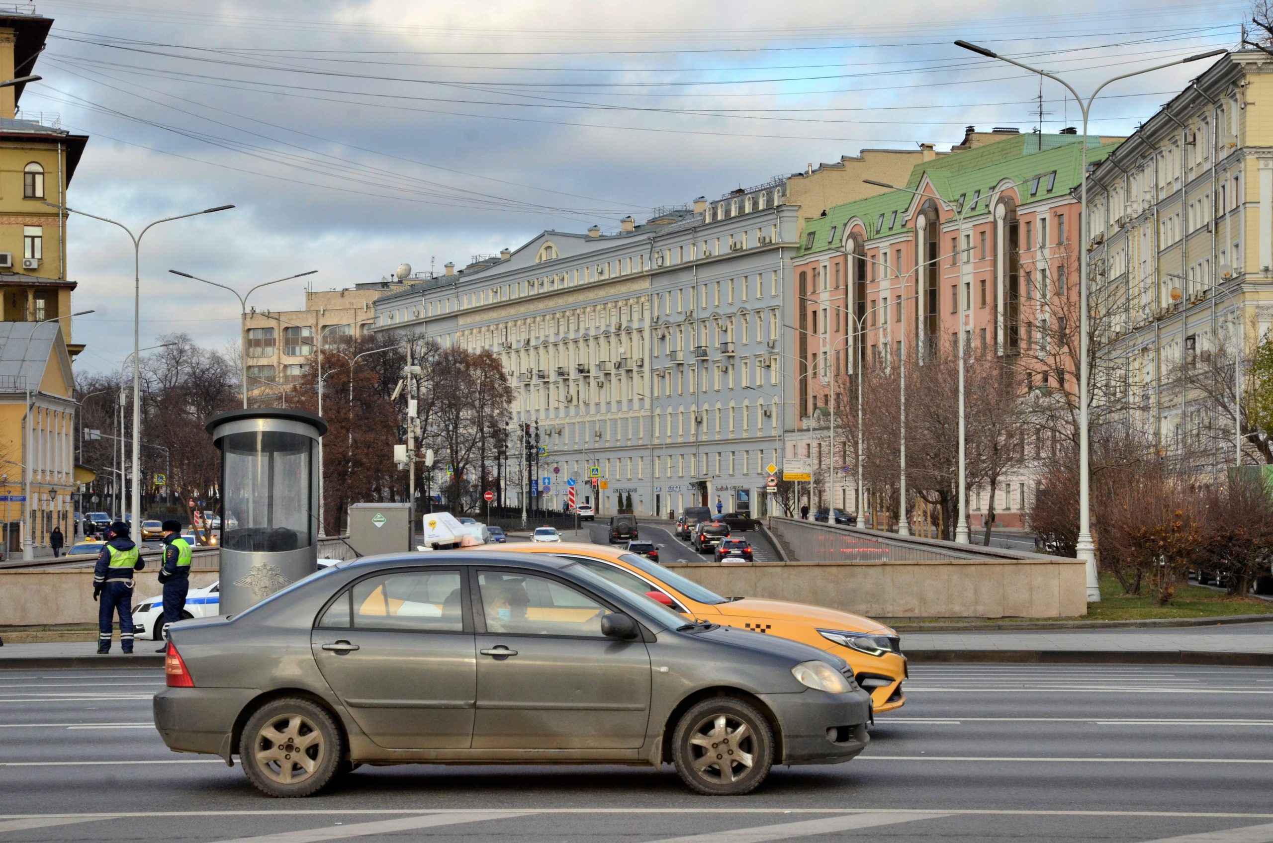 Променад по Никитскому бульвару: пешеходную экскурсию организуют сотрудники «Дома Гоголя». Фото: Анна Быкова