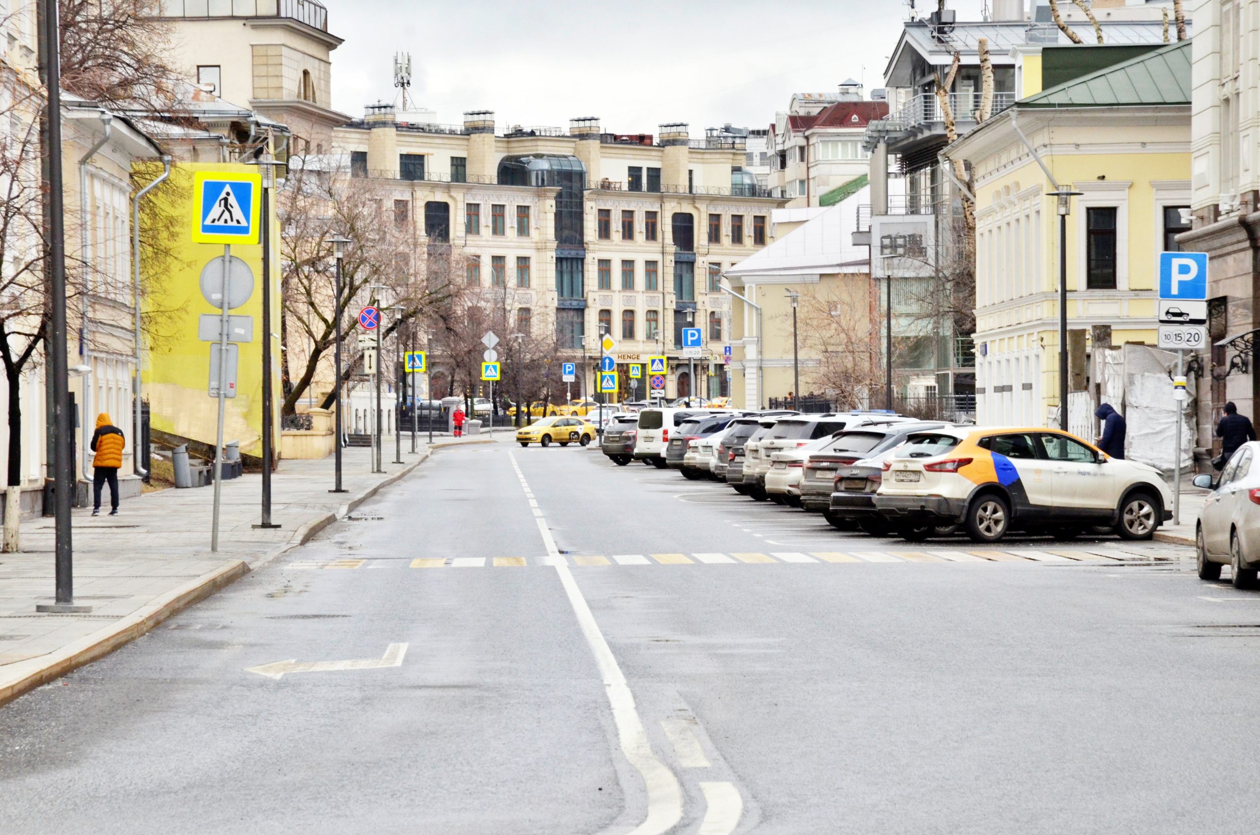 Парковка заработает у проспекта Академика Сахарова. Фото: Анна Быкова