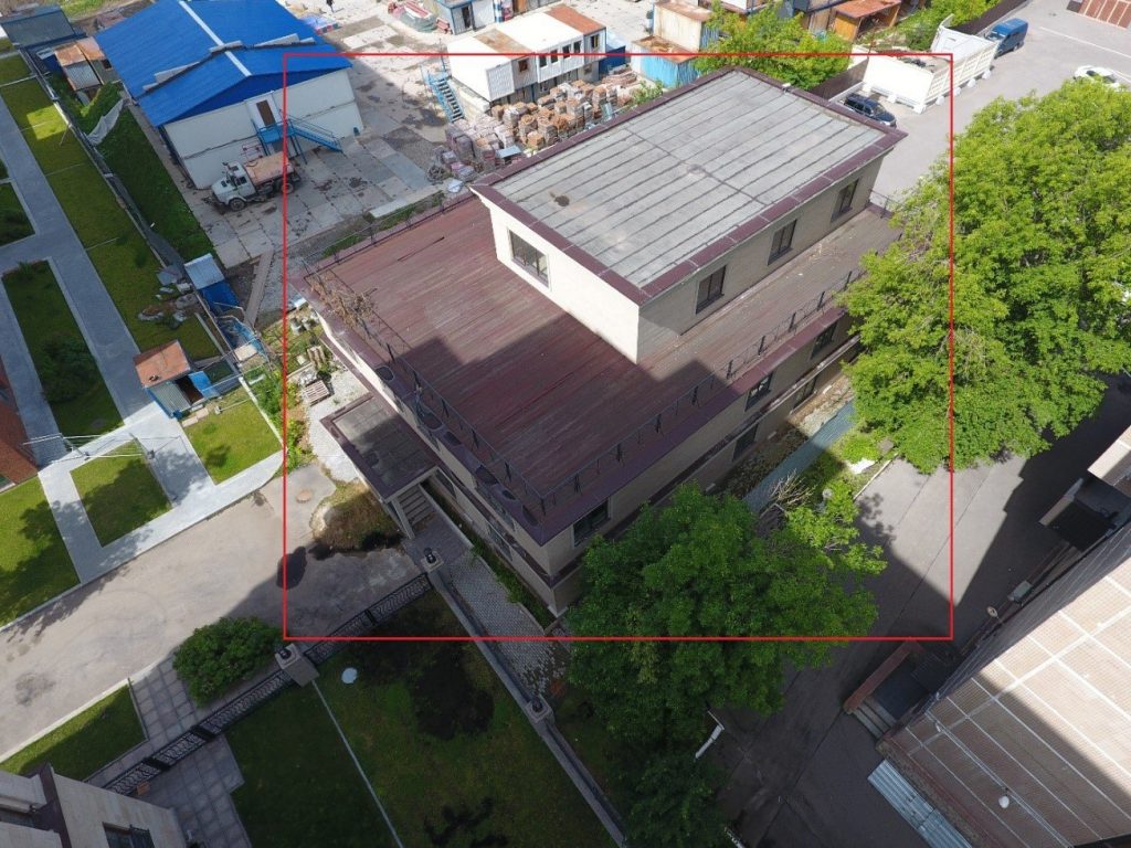 Незаконная надстройка на крыше здания в Хамовниках