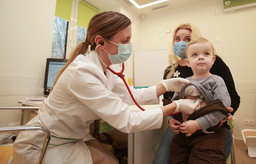 Детские поликлиники Москвы перейдут на электронные медкарты в 2022 году