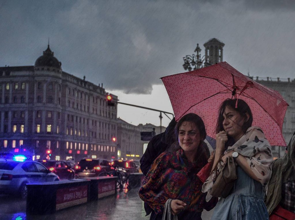 Грозовые дожди ожидаются в Москве в выходные