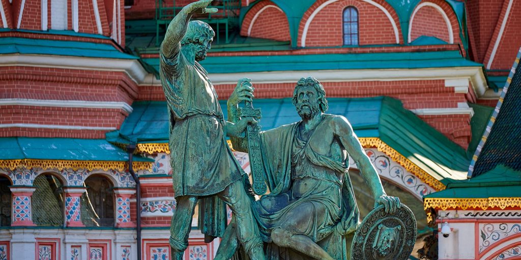 Капитель и полуколонна: уникальные артефакты обнаружили при реставрации памятника на Красной площади. Фото: сайт мэра Москвы