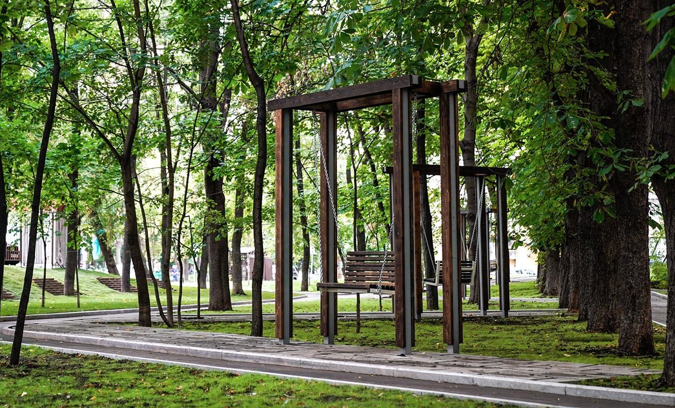 Качели и зона для променада появится на территории Репинского сквера. Фото: сайт мэра Москвы