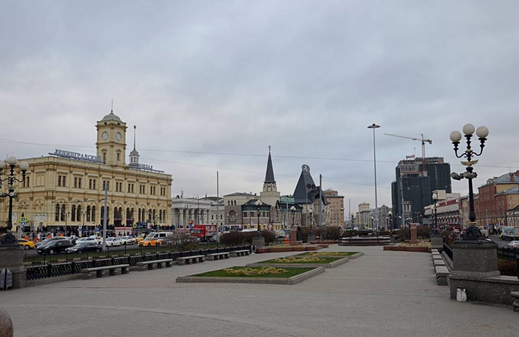 Стоянка для машин возле Ленинградского вокзала временно станет недоступной