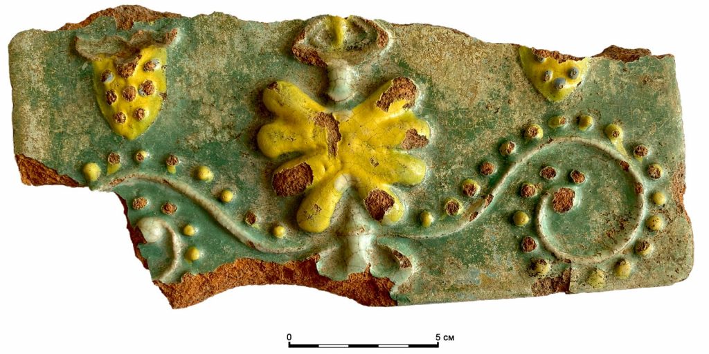 Бытовая керамика и помадные банки: археологи нашли артефакты XVI — конца XIX века на Сретенке