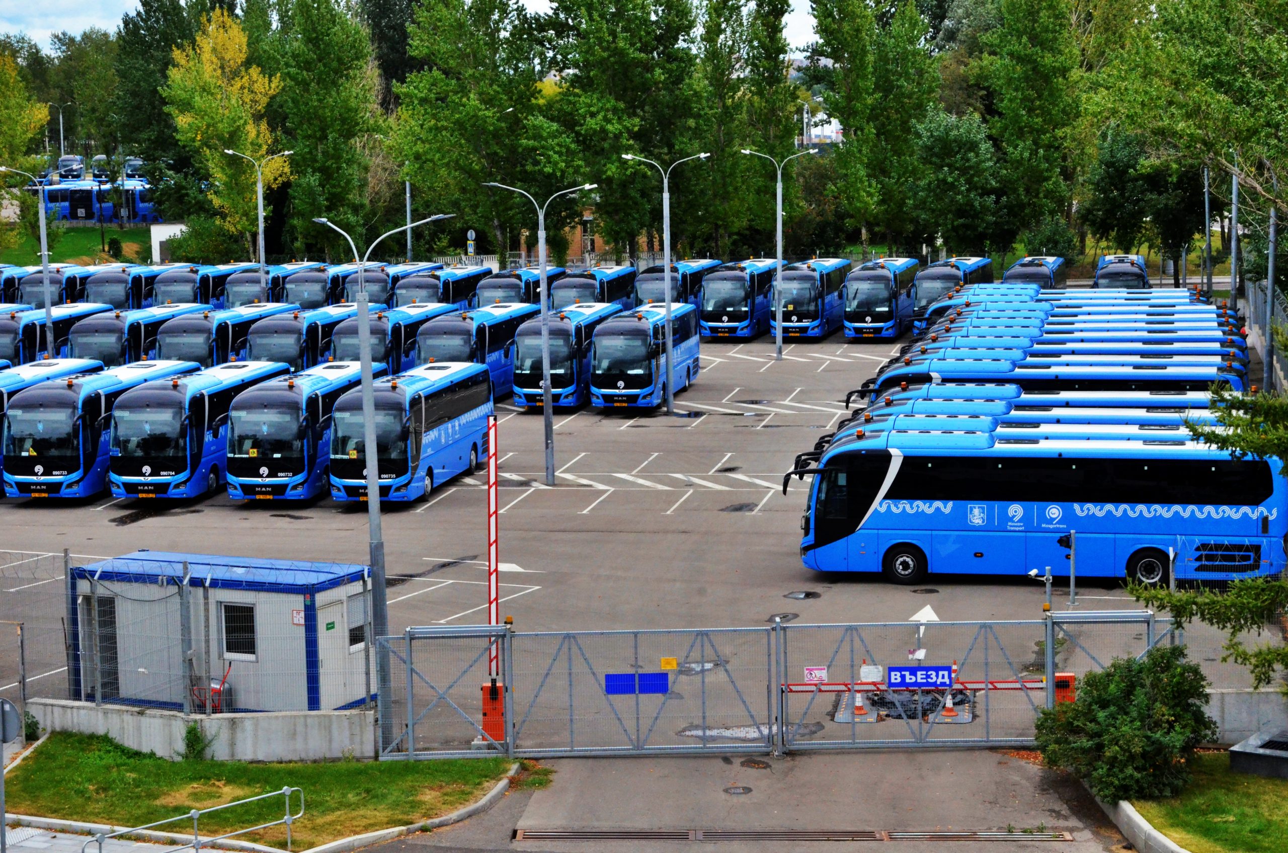 Около 170 парковочных мест для крупного транспорта появились в Москве. Фото: Анна Быкова