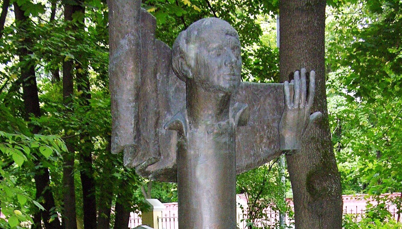 Памятник режиссеру Юрию Завадскому на Ваганьковском кладбище отреставрируют. Фото: сайт мэра Москвы