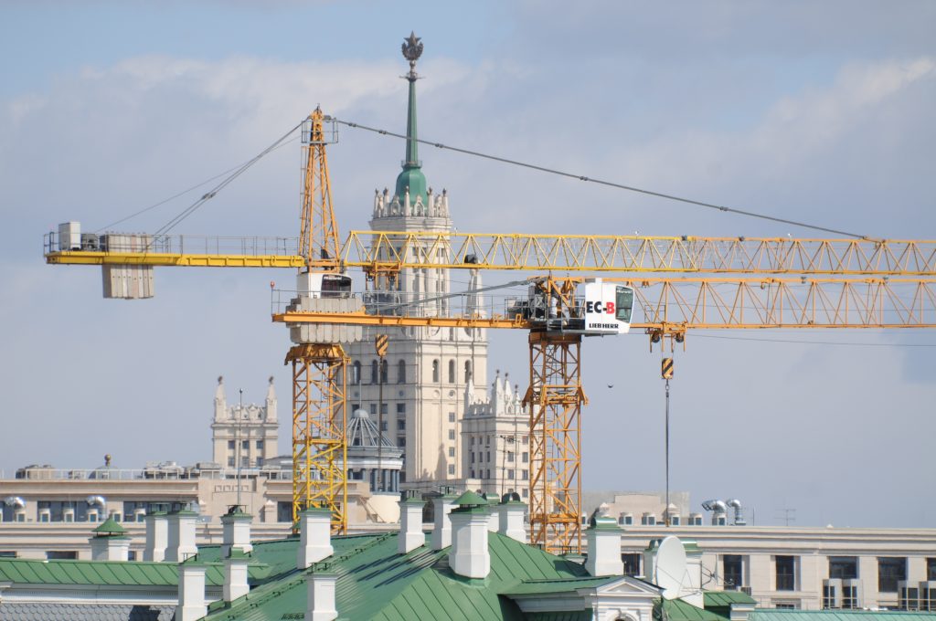 Выставка фотографий о строительстве Москвы открылась в центре столицы