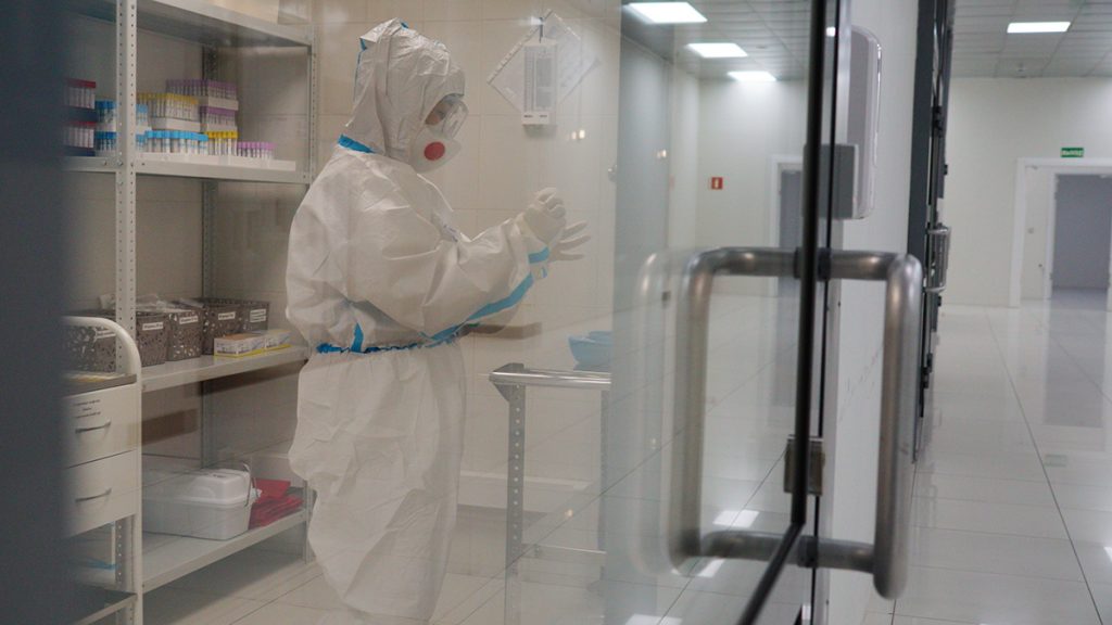 За последние сутки в России выявили 22 010 случаев коронавирусной инфекции