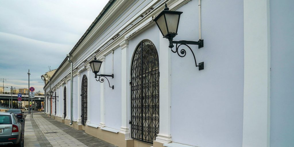 Семь фасадов отремонтировали на острове Балчуг в рамках благоустройства