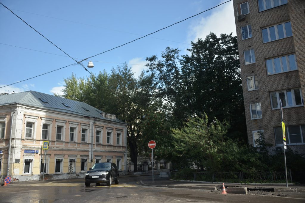 Старопименовский переулок сохранил память о съемках «Джентльменов удачи». Фото: Анна Малакмадзе, «Вечерняя Москва»