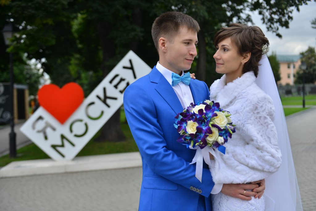 Свыше 700 пар в Москве заключили брак в День города