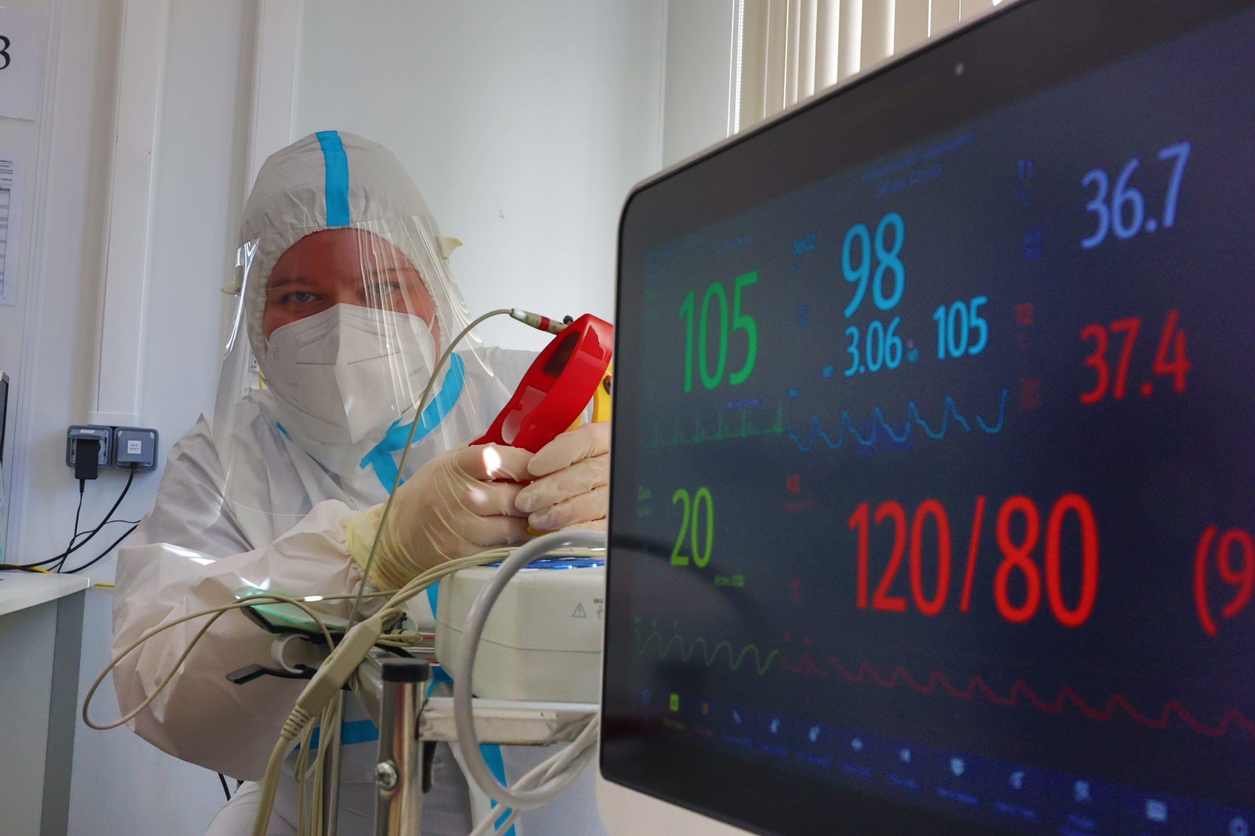 За сутки в Российской Федерации зарегистрировали 19 179 случаев заражения коронавирусом. Фото: Виктор Хабаров, «Вечерняя Москва»