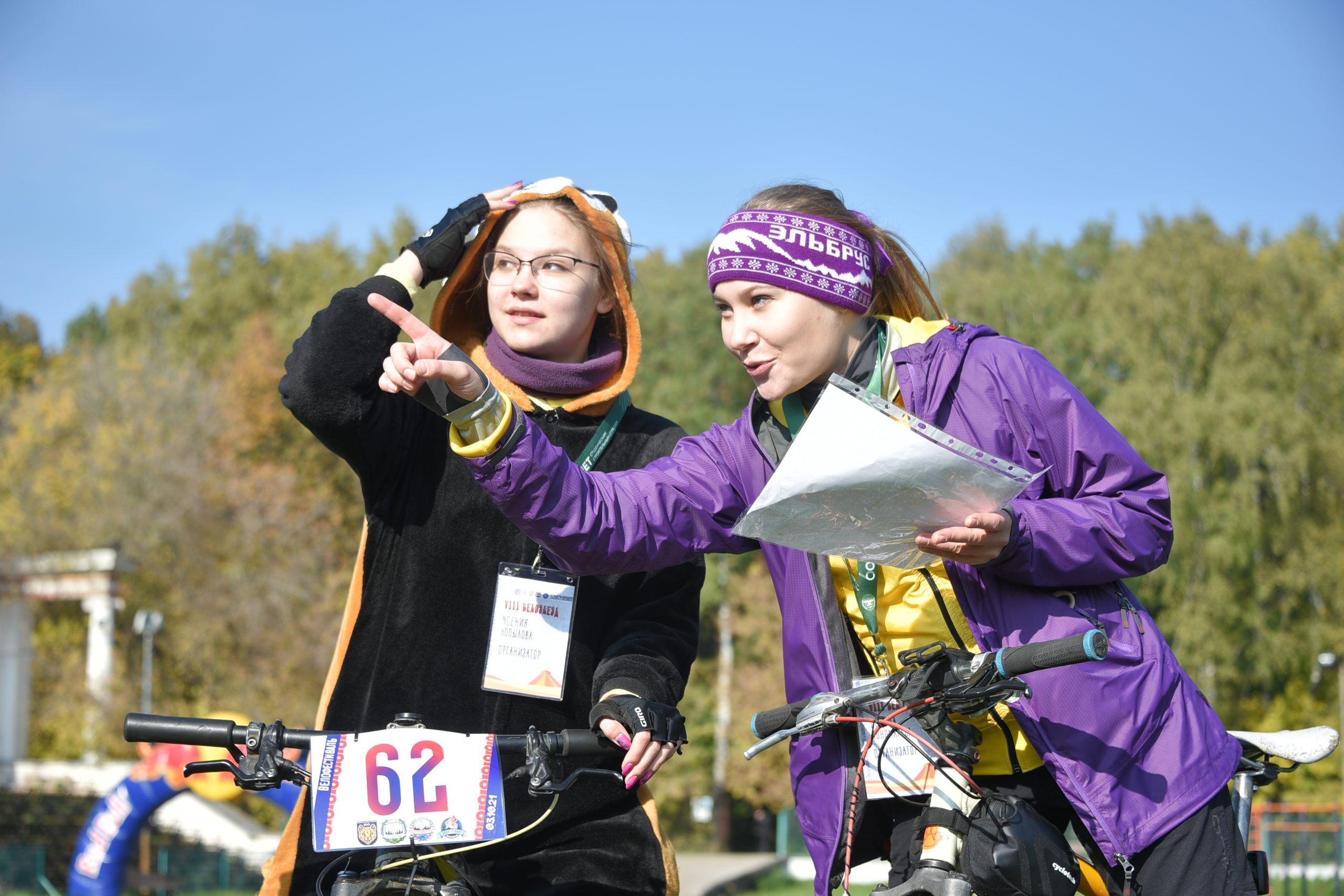 Участницы велоквеста Ксения Копылова (слева) и Полина Пономарева. Фото: Пелагия Замятина
