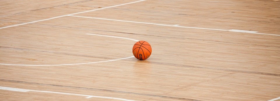 Сборная по баскетболу Плехановского университета выиграла третий матч подряд в Московской любительской лиге