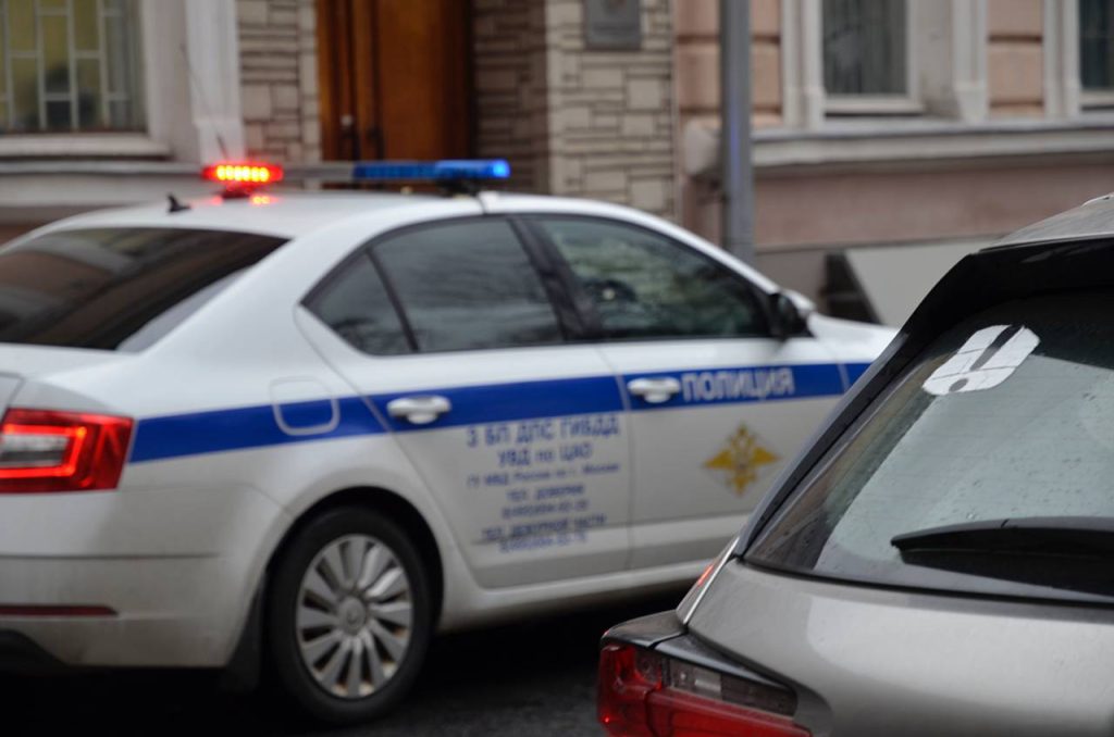 Компания из двух девушек и мужчины напала и избила 45-летнего москвича на Лесной улице. Фото: Анна Быкова