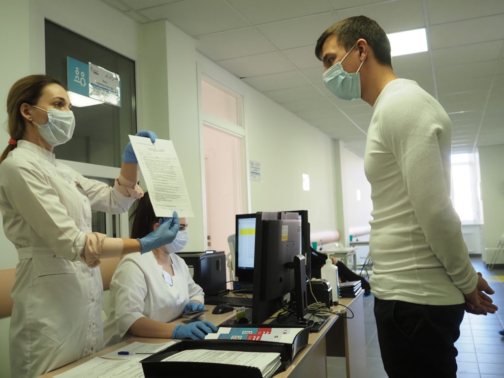 Более 2 700 инфицированных коронавирусом граждан зарегистрировали в Москве за сутки