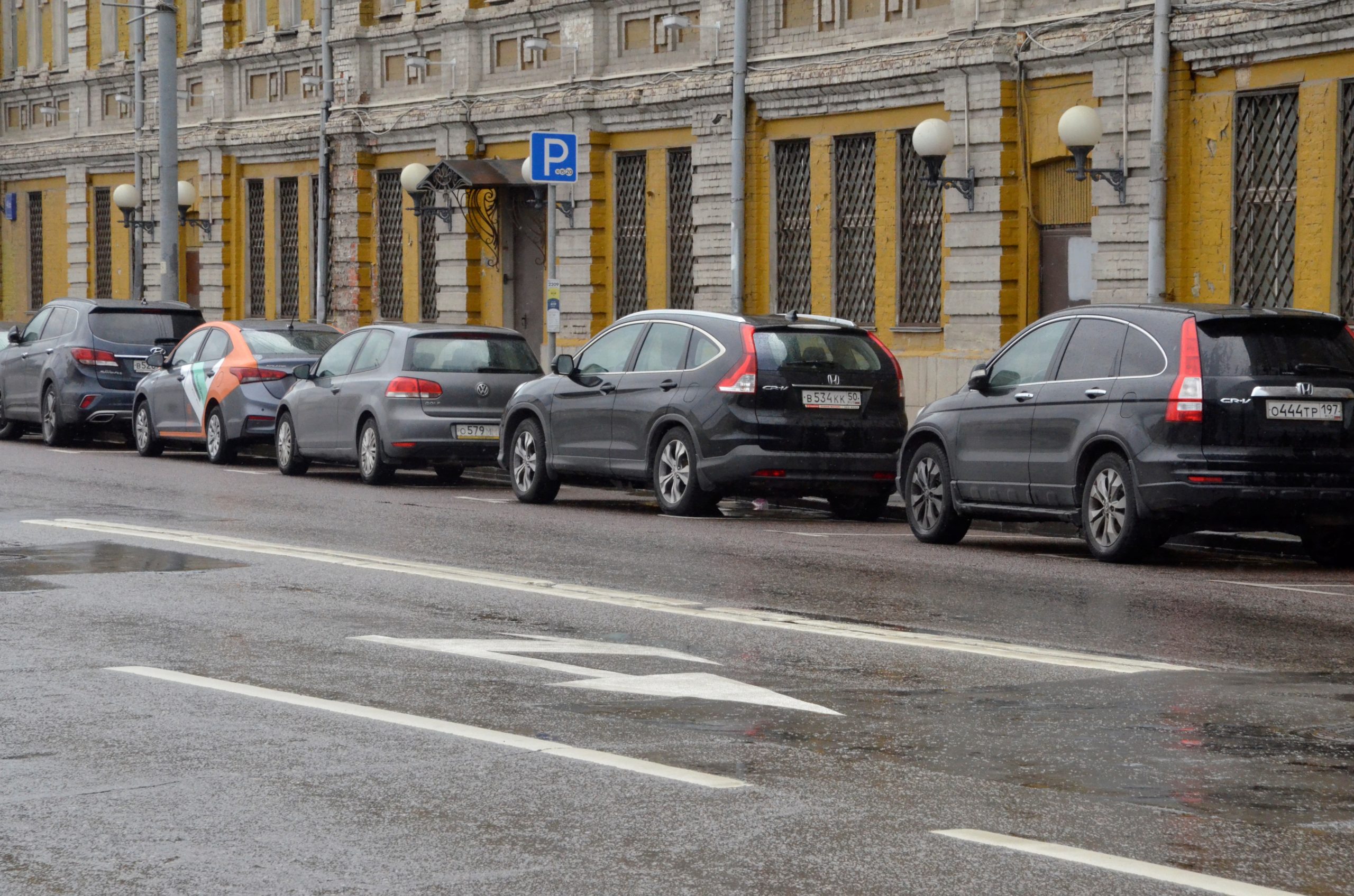 Новые 419 парковок появилось в столице за октябрь. Фото: Анна Быкова