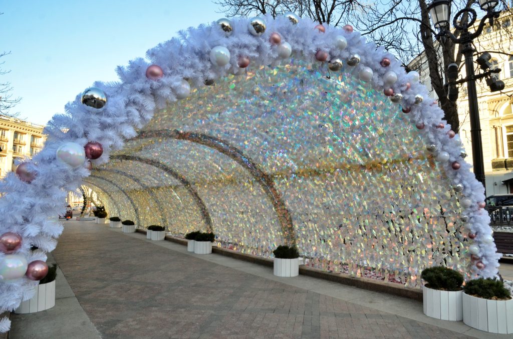 Несколько тысяч световых конструкций установят к Новому году в Москве