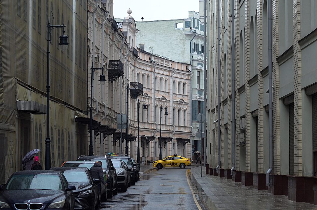 Столичная парковка на несколько дней станет бесплатной для москвичей