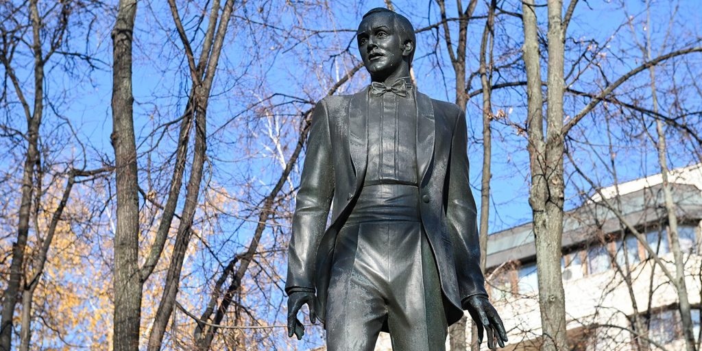 Памятник Муслиму Магомаеву приведут в порядок в Пресненском районе. Фото: сайт мэра Москвы