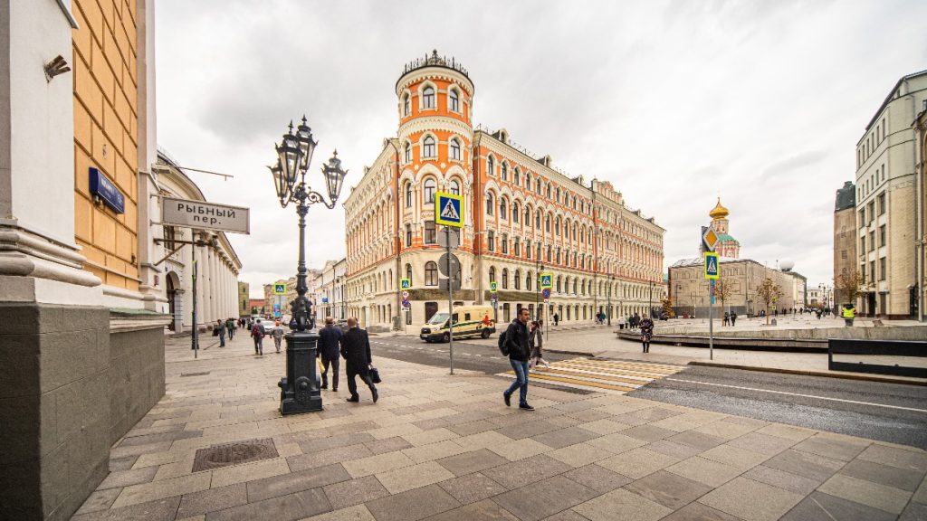 Фасад здания Троицкого подворья на Ильинке отреставрировали. Фото: Пресс-служба Комплекса городского хозяйства Москвы
