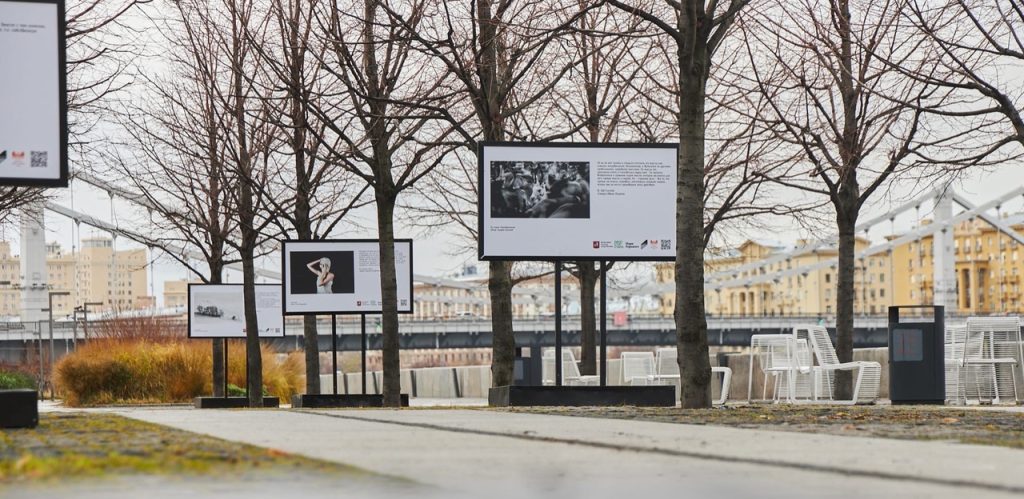 Выставка фотографий украсила аллею парка «Музеон»