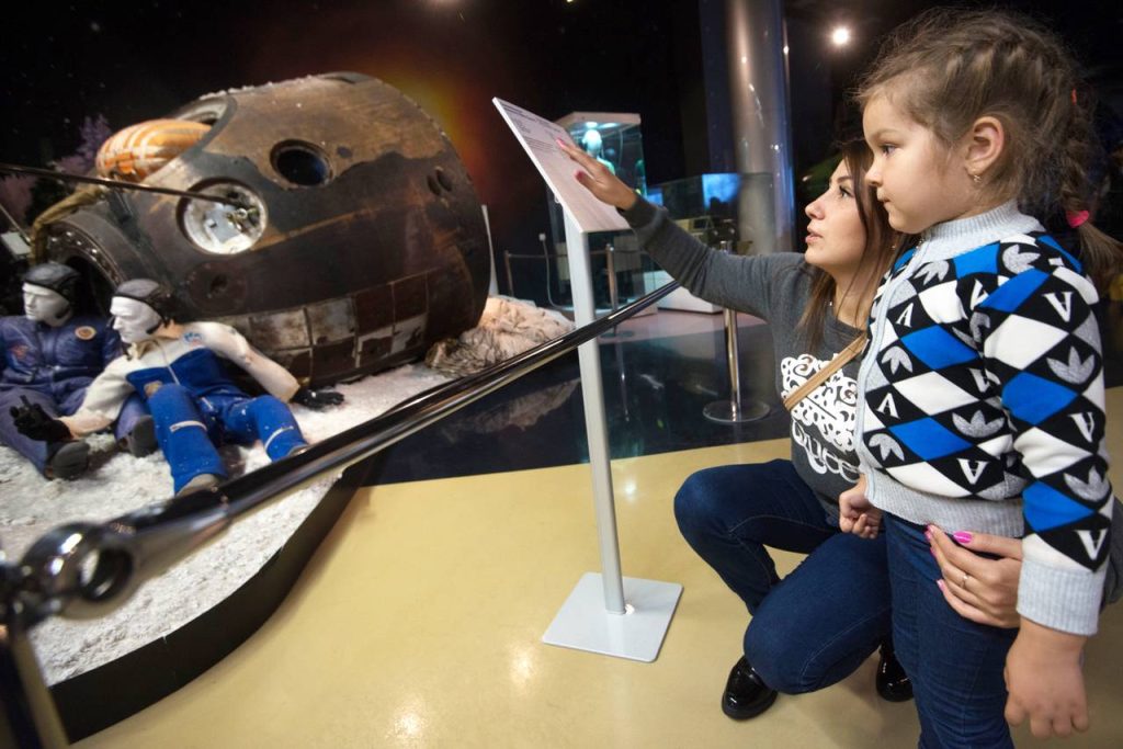 Музей космонавтики пригласил на открытие выставки «Куклы — не игрушки»