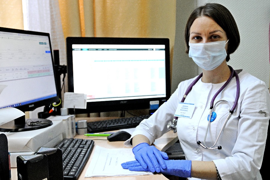 Более 3 000 человек за сутки стали носителями коронавируса в Москве