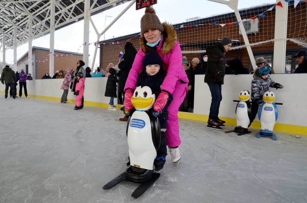 Зимний сезон: уже 20 катков с искусственным льдом открыли в Москве