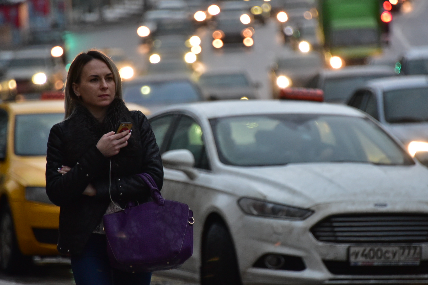 Департамент транспорта рекомендует столичным автолюбителям пользоваться общественным транспортом в связи с непогодой. Фото: архив, «Вечерняя Москва»