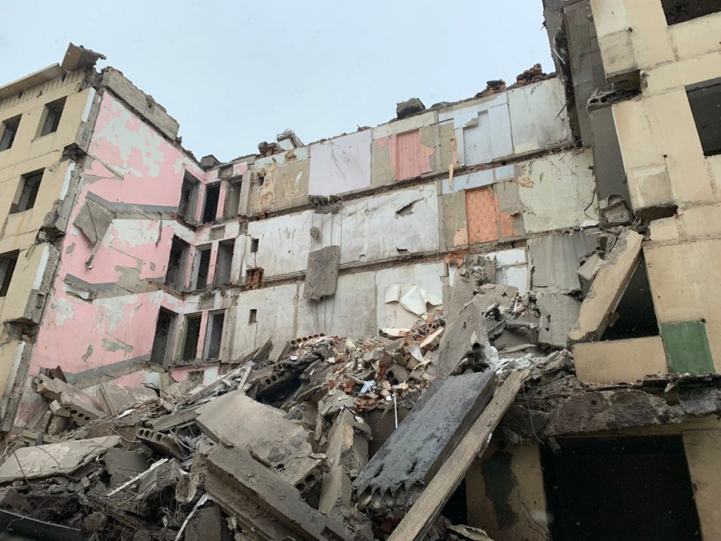 В Центральном округе Москвы приступили к сносу отселенных домов по реновации