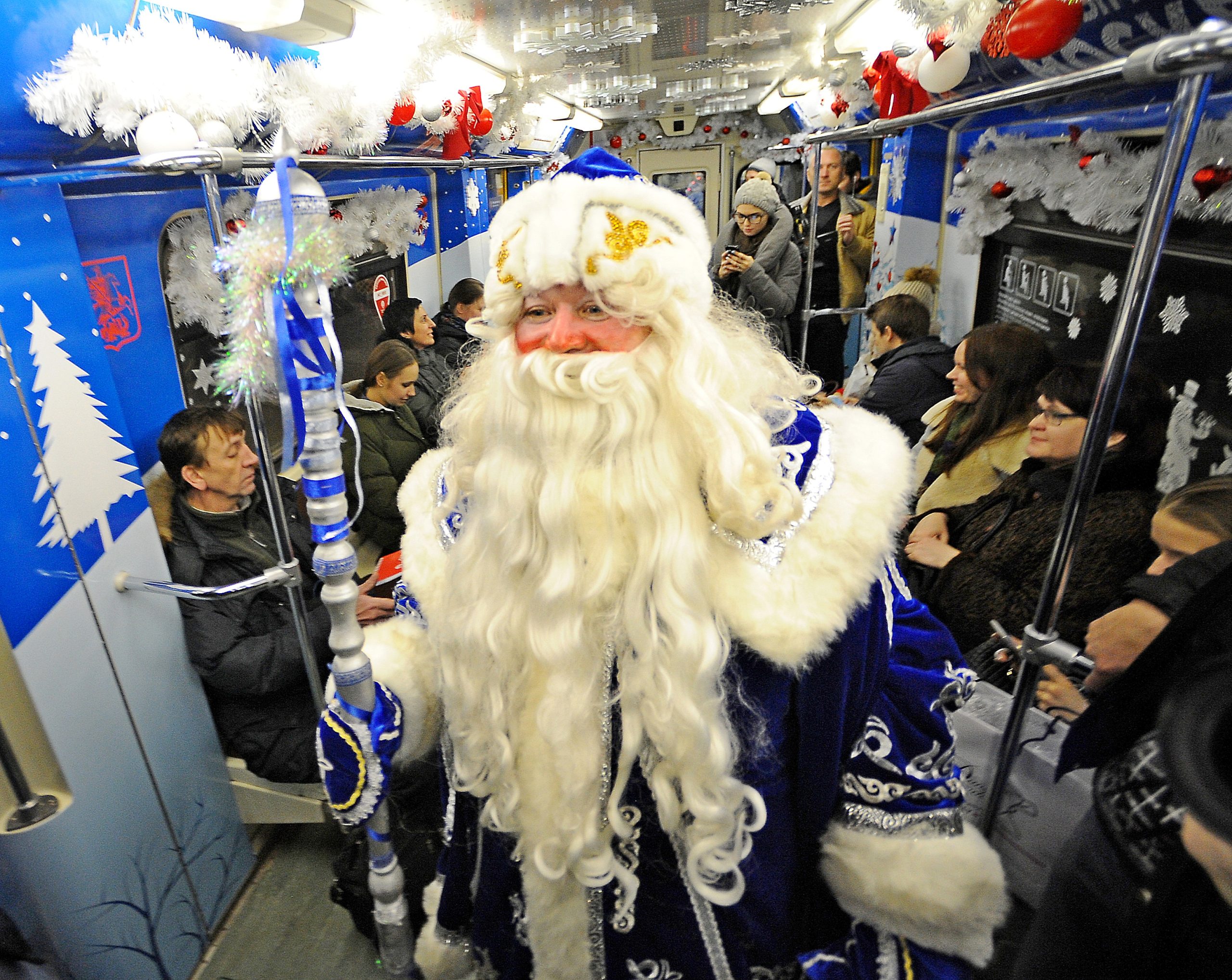 Новый год в московской подземке отпраздновали свыше 32 000 жителей столицы. Фото: Александр Кожохин, «Вечерняя Москва»