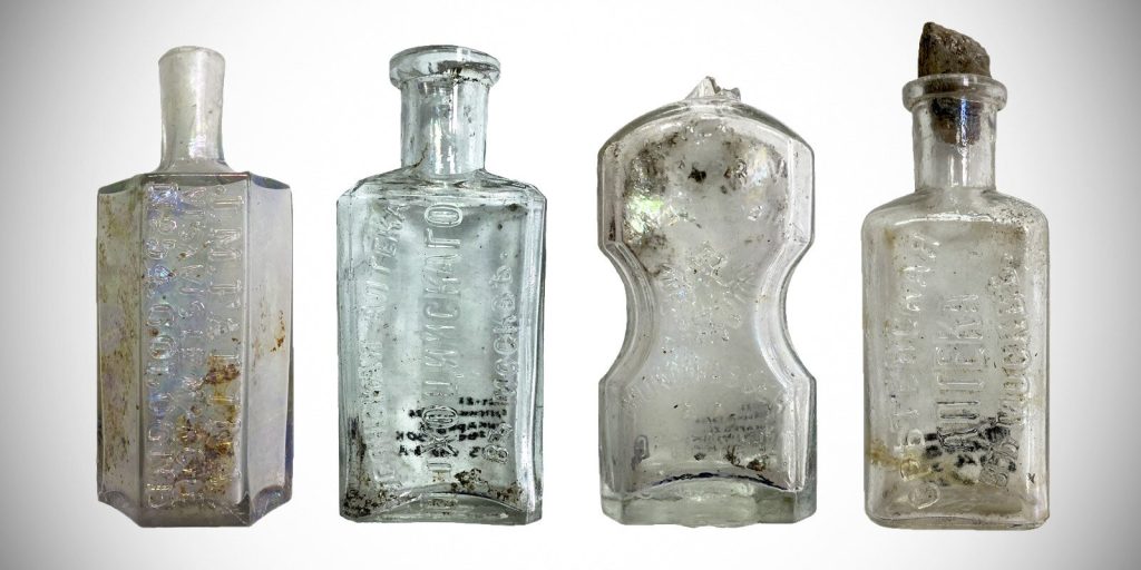 Аптечные склянки с Пушкарева переулка передадут в коллекцию музеев
