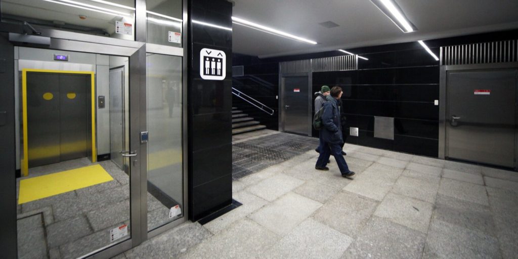 Для маломобильных категорий граждан в столице появилось 16 лифтов в прошедшем году